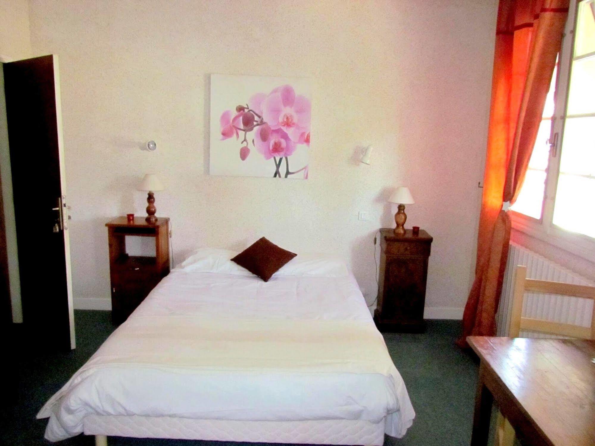 Logis Hotel Restaurant L'Oustal Naves  Dış mekan fotoğraf